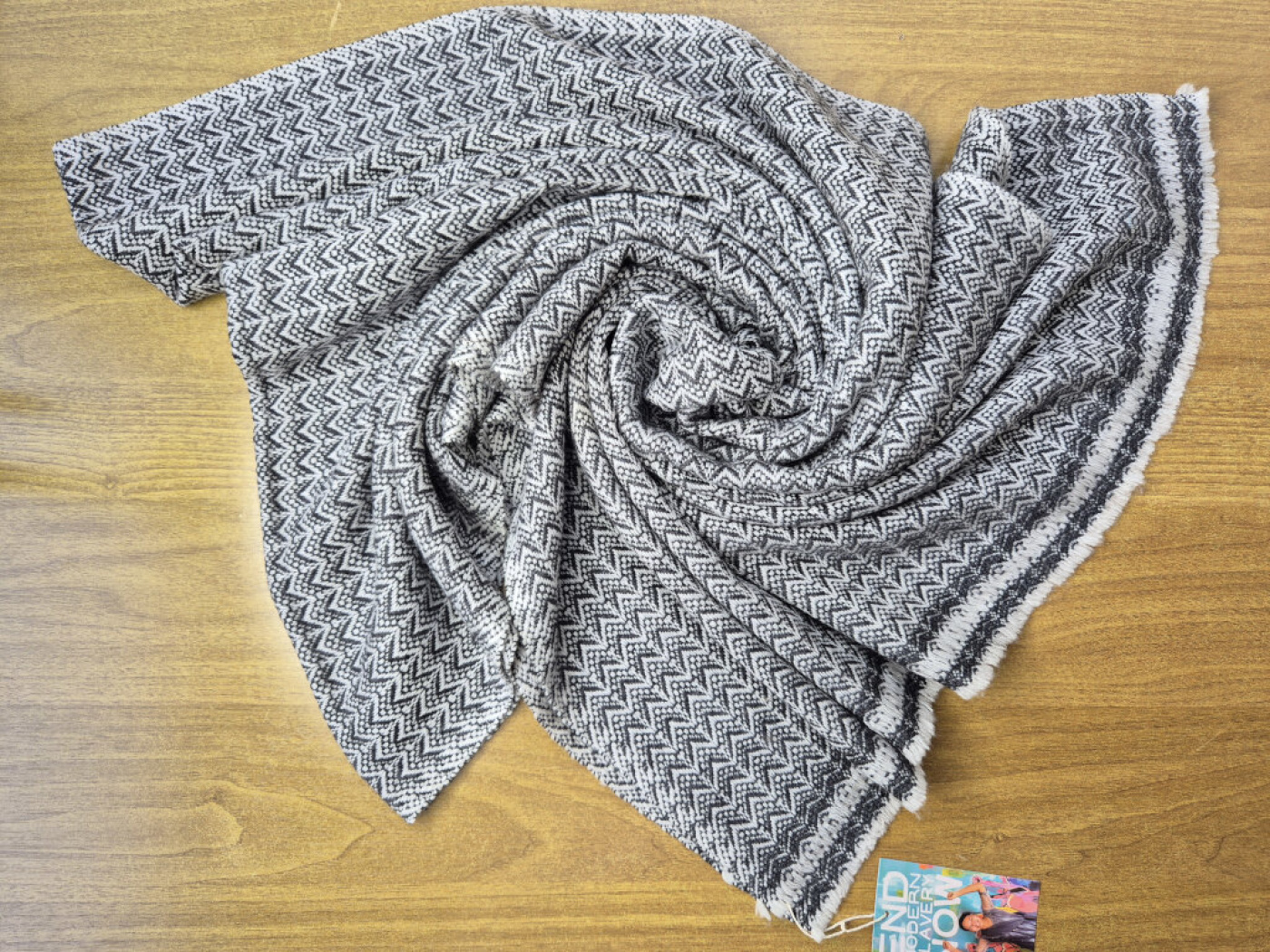 Kaschmir-Schal mit Chevron-Struktur | Anthrazit-Weiß | handgefertigt von LWH | 68×196 cm